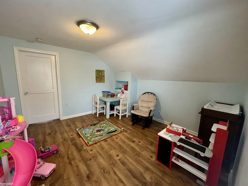 1120 Vernier Road Grosse Pointe Woods City MI 48236