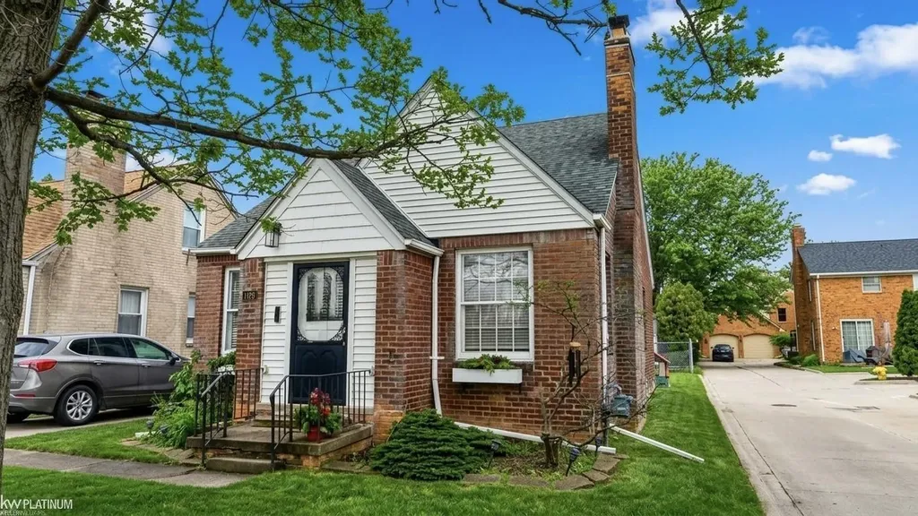 1120 Vernier Road Grosse Pointe Woods City MI 48236