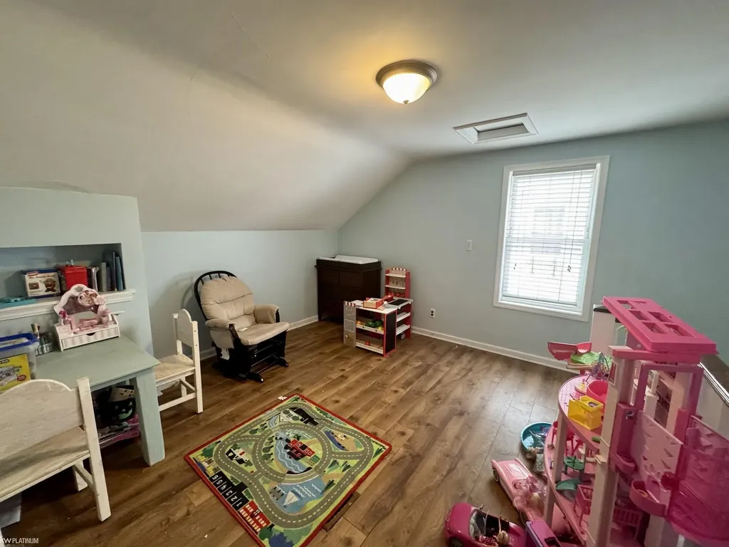 1120 Vernier Road Grosse Pointe Woods City MI 48236