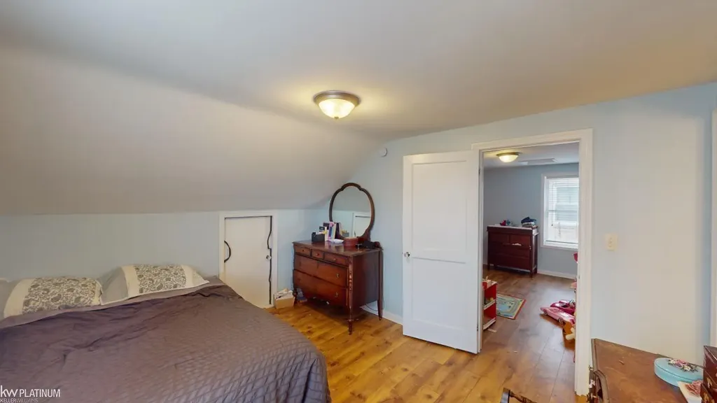 1120 Vernier Road Grosse Pointe Woods City MI 48236