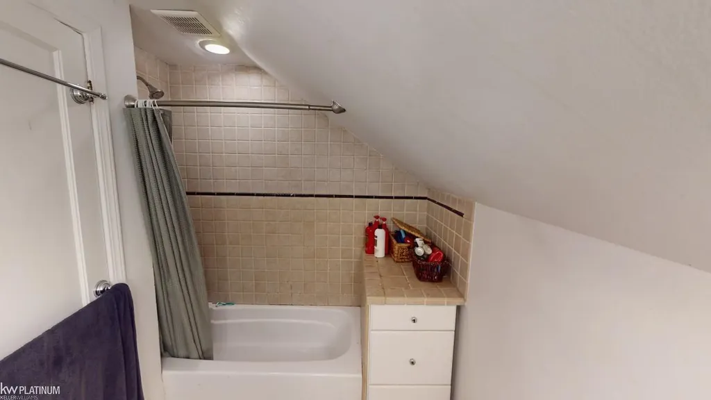 1120 Vernier Road Grosse Pointe Woods City MI 48236