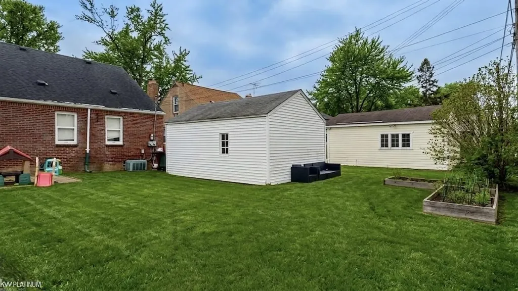 1120 Vernier Road Grosse Pointe Woods City MI 48236