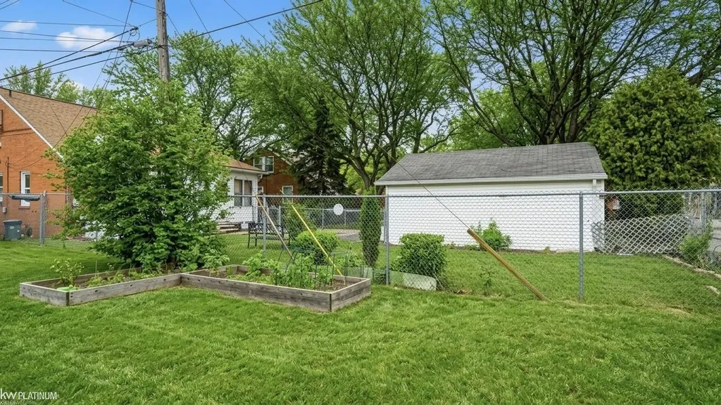 1120 Vernier Road Grosse Pointe Woods City MI 48236