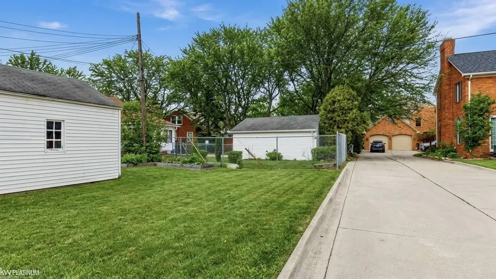 1120 Vernier Road Grosse Pointe Woods City MI 48236