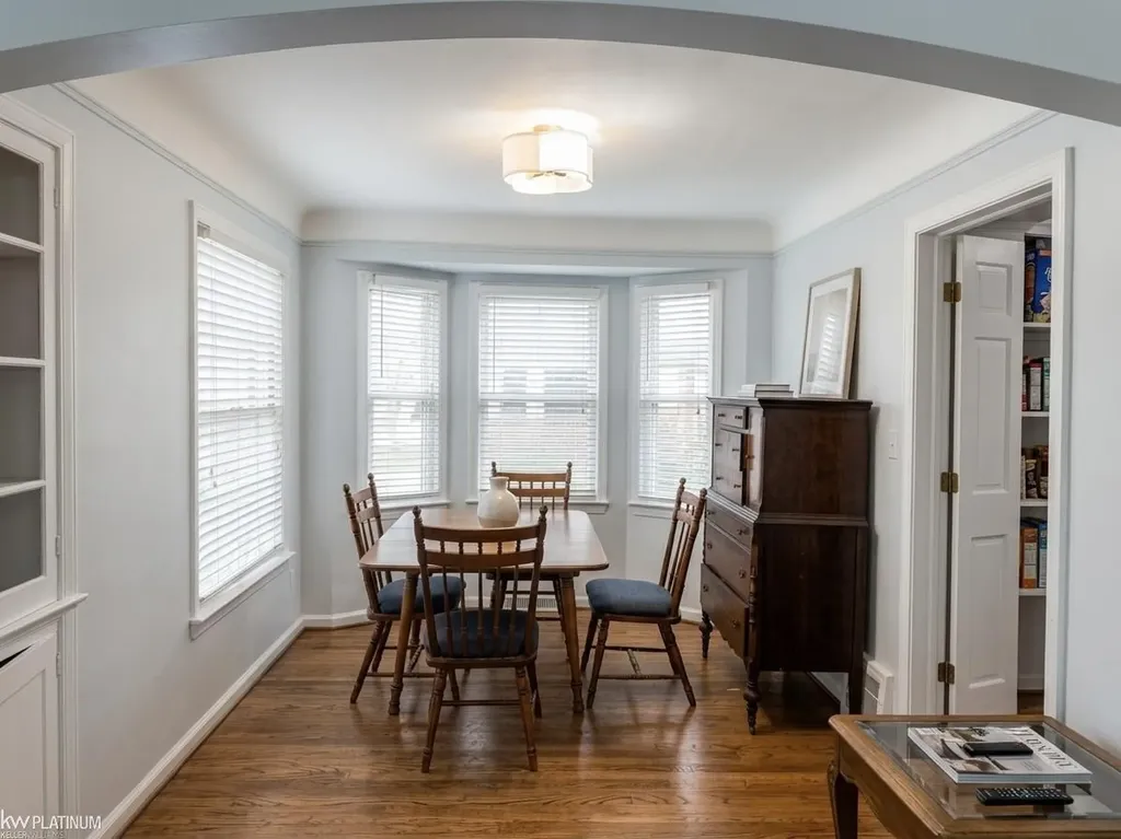 1120 Vernier Road Grosse Pointe Woods City MI 48236