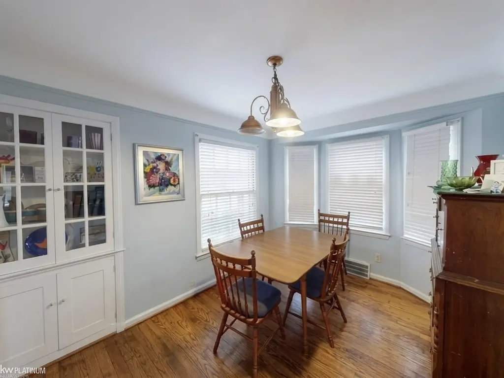 1120 Vernier Road Grosse Pointe Woods City MI 48236