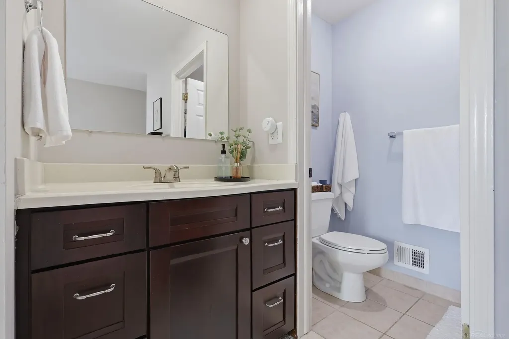 119 Manor Way Rochester Hills City MI 48309
