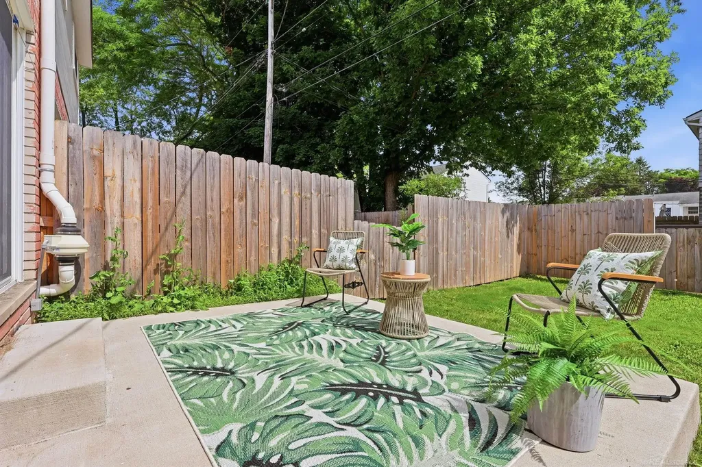 119 Manor Way Rochester Hills City MI 48309