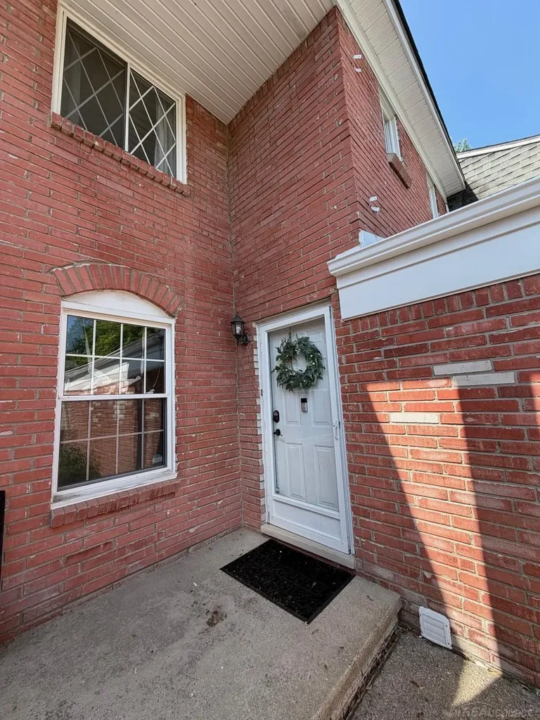 119 Manor Way Rochester Hills City MI 48309