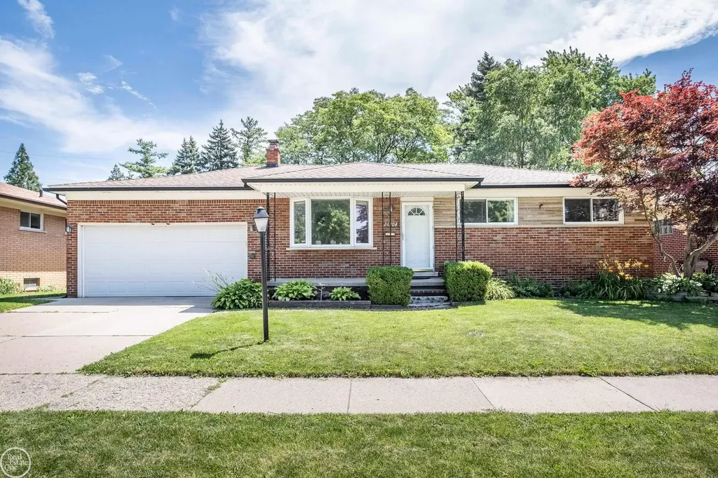 26704 Potomac Court Center Line City MI 48015