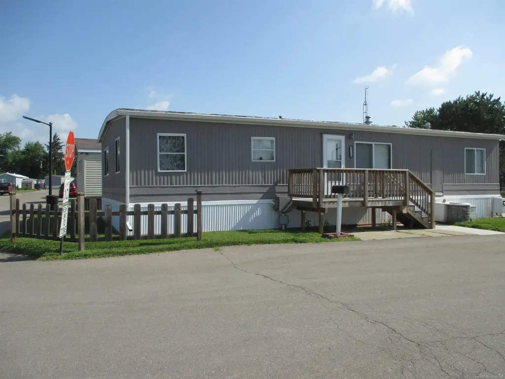 43310 Summit Street Harrison Charter Township MI 48045