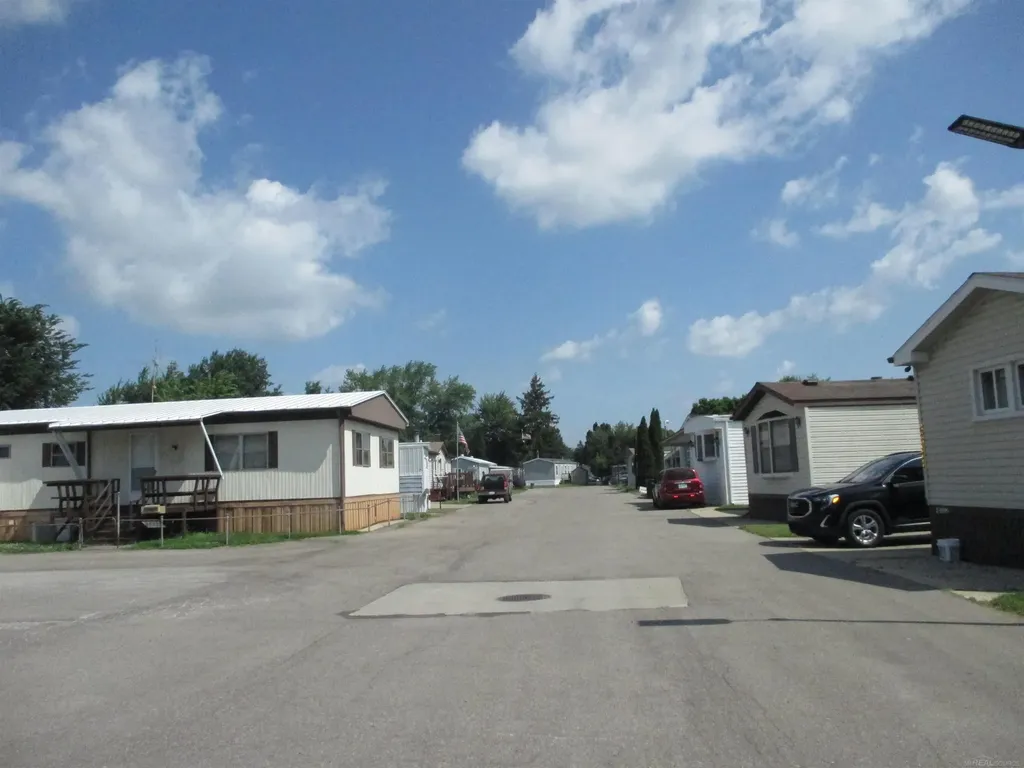 43310 Summit Street Harrison Charter Township MI 48045