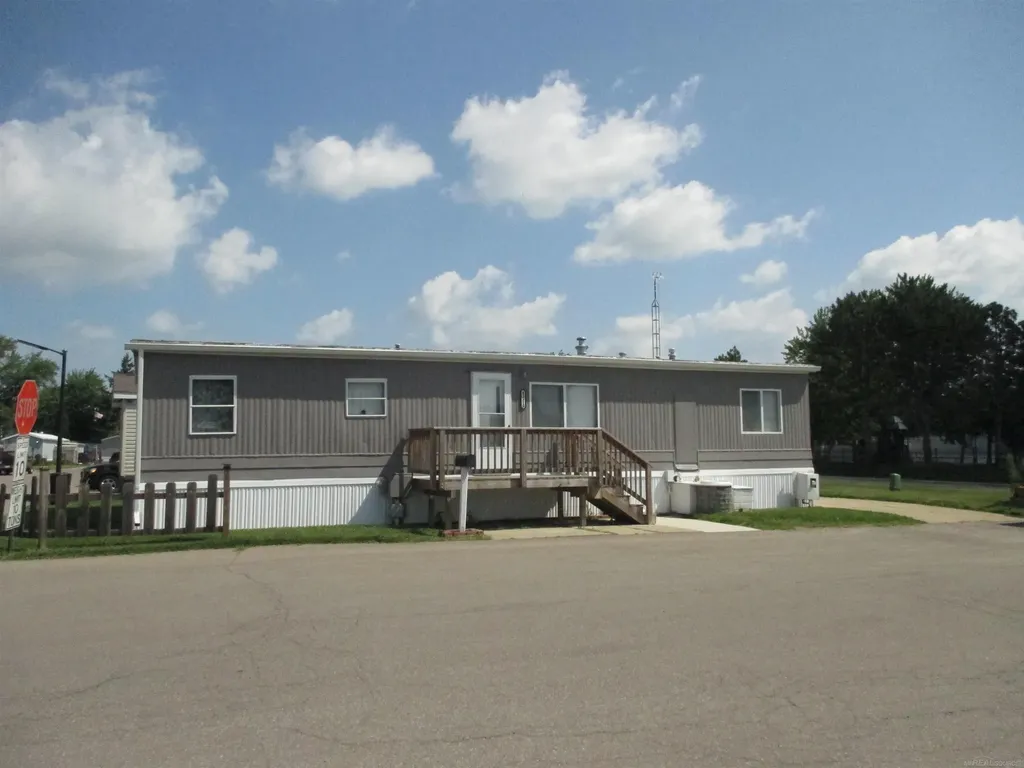 43310 Summit Street Harrison Charter Township MI 48045