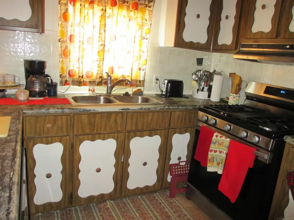 43310 Summit Street Harrison Charter Township MI 48045