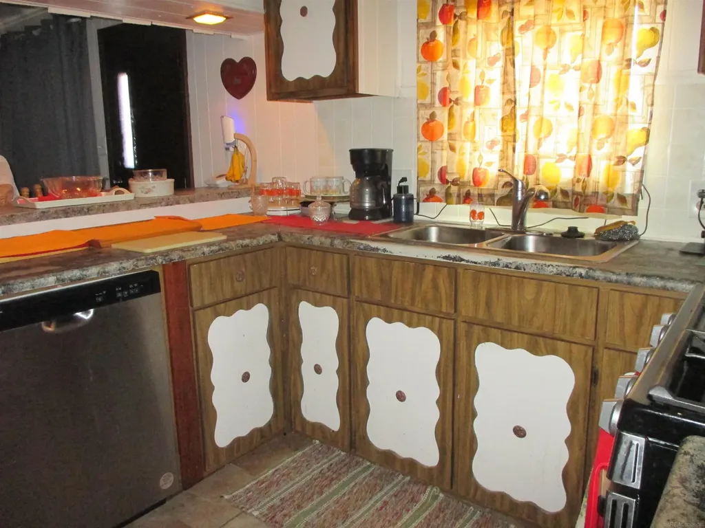 43310 Summit Street Harrison Charter Township MI 48045