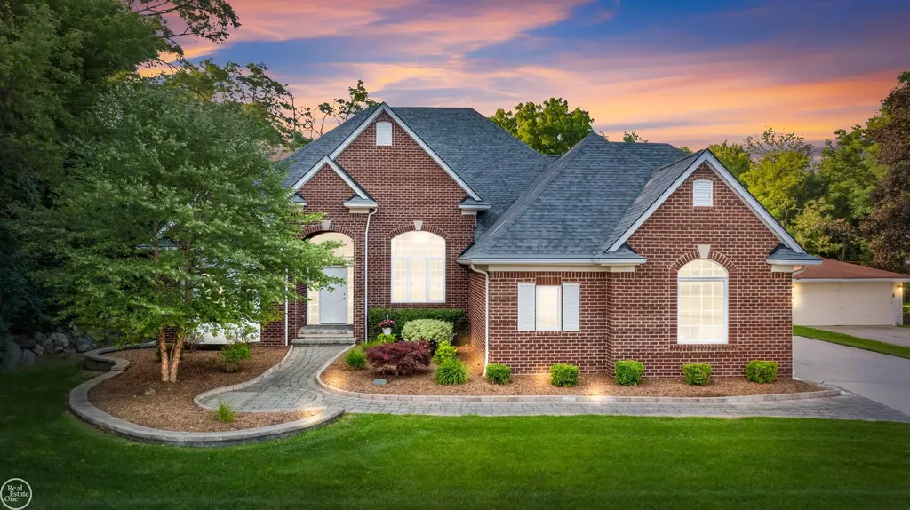 53 Evaline Drive Troy City MI 48085