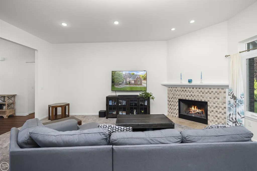53 Evaline Drive Troy City MI 48085