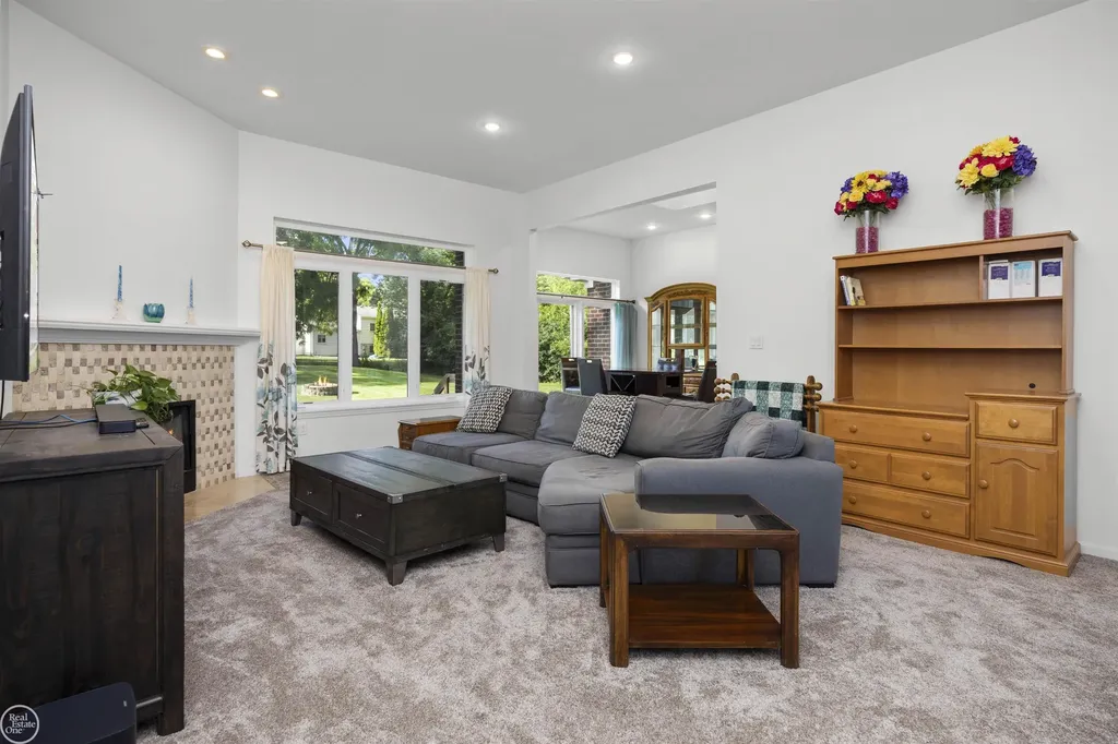53 Evaline Drive Troy City MI 48085