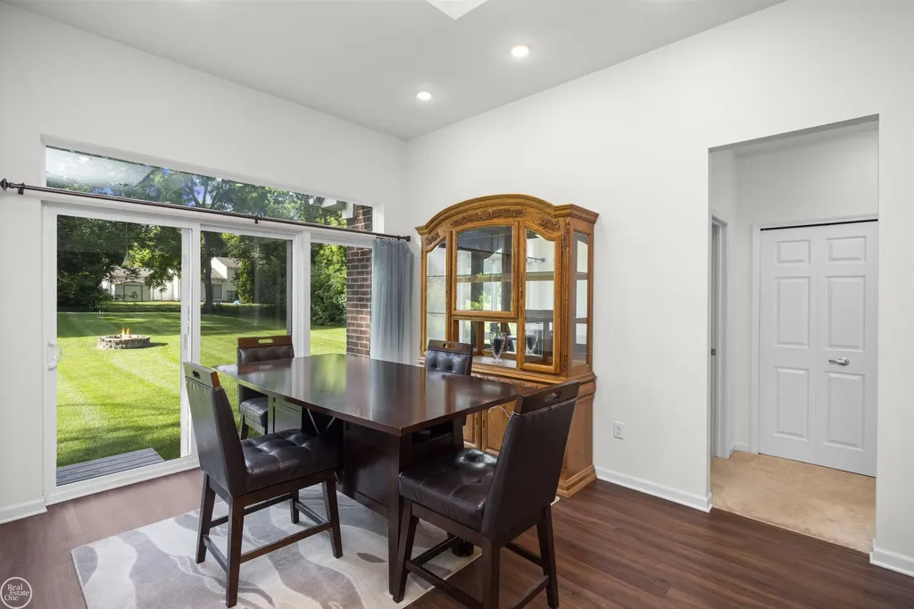 53 Evaline Drive Troy City MI 48085