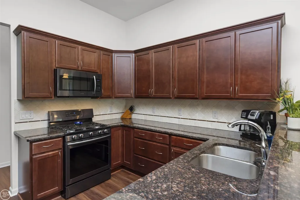 53 Evaline Drive Troy City MI 48085