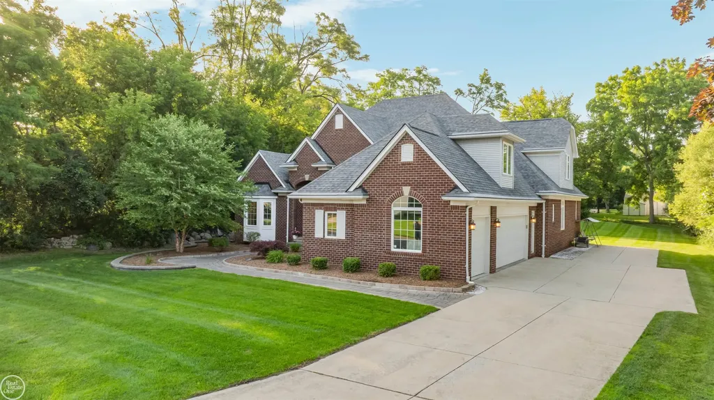 53 Evaline Drive Troy City MI 48085
