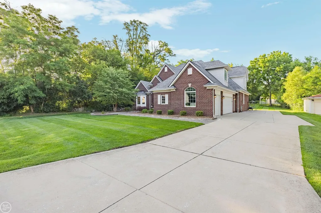 53 Evaline Drive Troy City MI 48085