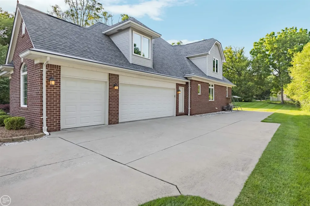 53 Evaline Drive Troy City MI 48085