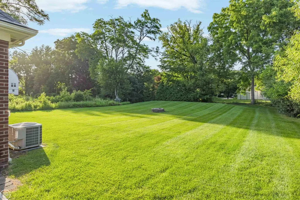 53 Evaline Drive Troy City MI 48085