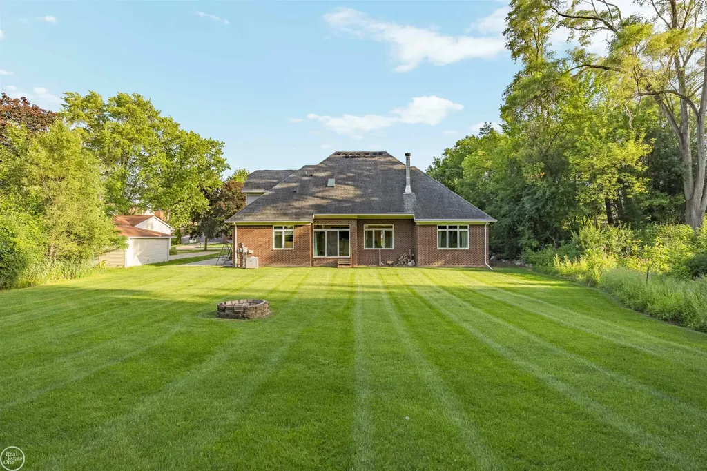 53 Evaline Drive Troy City MI 48085