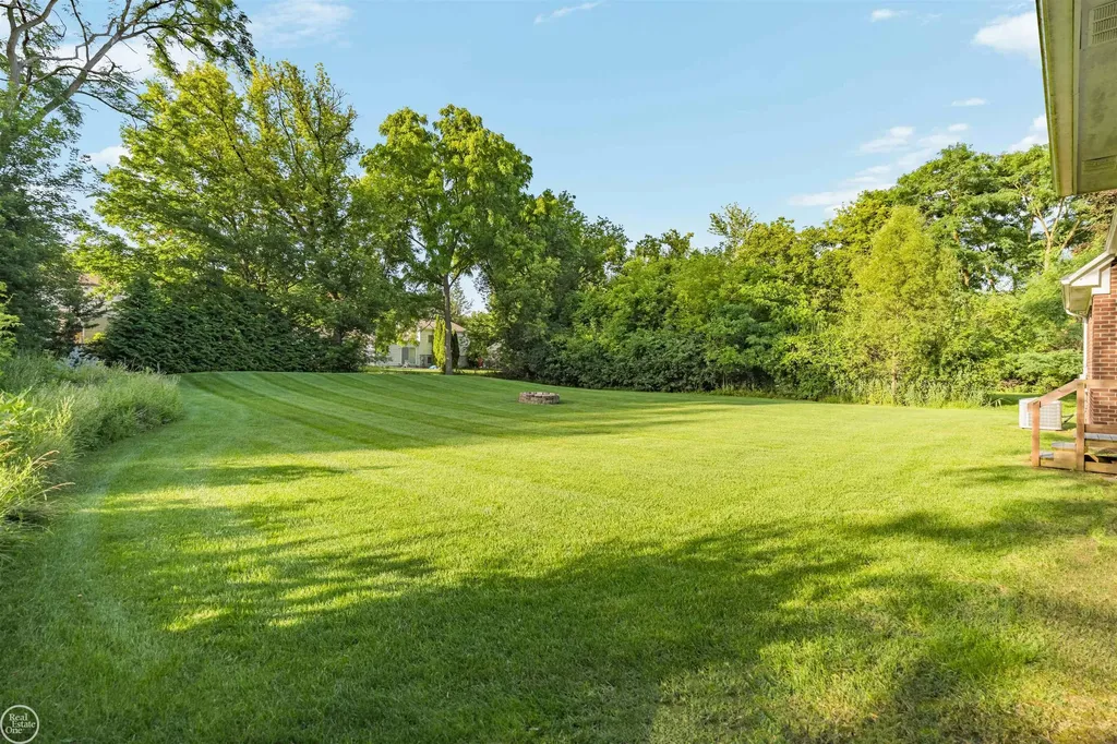 53 Evaline Drive Troy City MI 48085