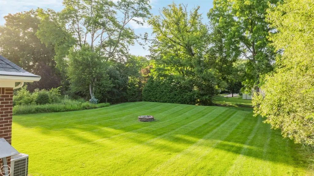 53 Evaline Drive Troy City MI 48085