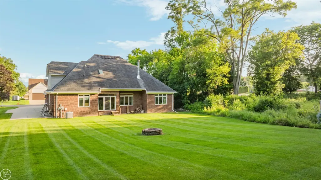 53 Evaline Drive Troy City MI 48085