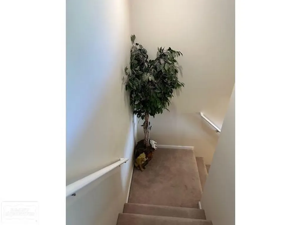 6146 Century Ct. Court Shelby Charter Township MI 48316