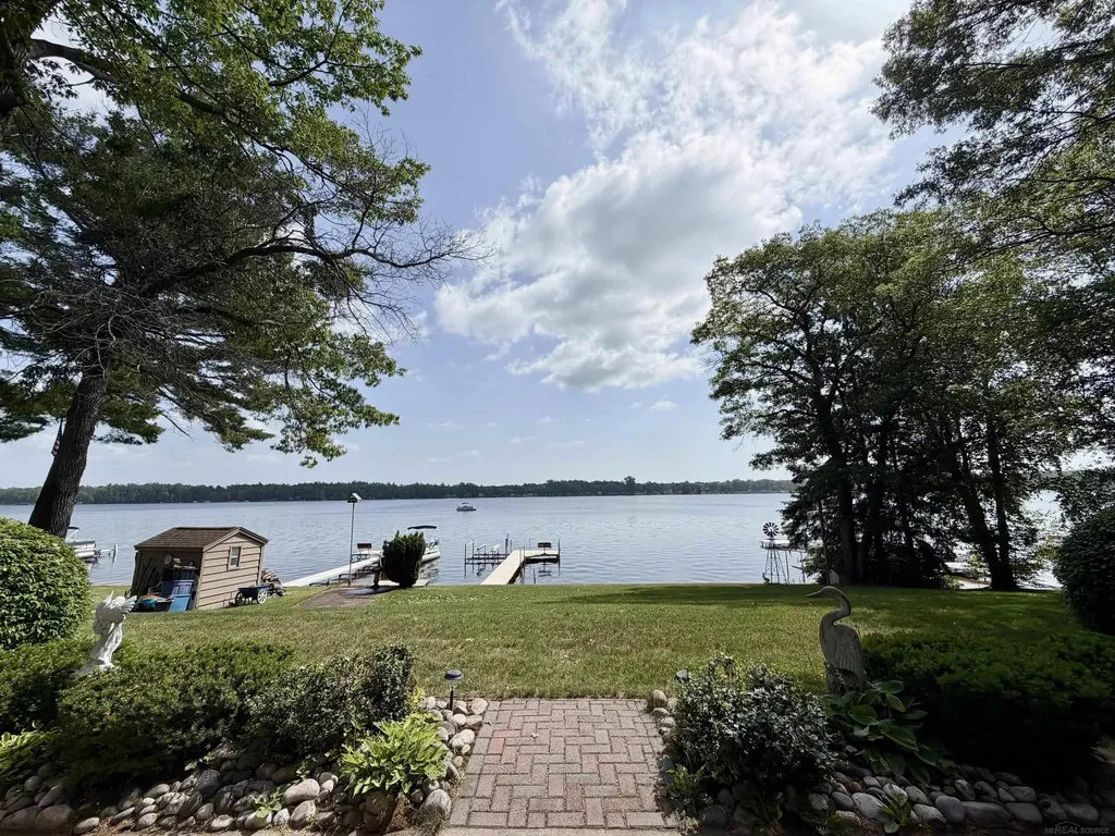 5972 Westshore Drive Oscoda Charter Township MI 48750