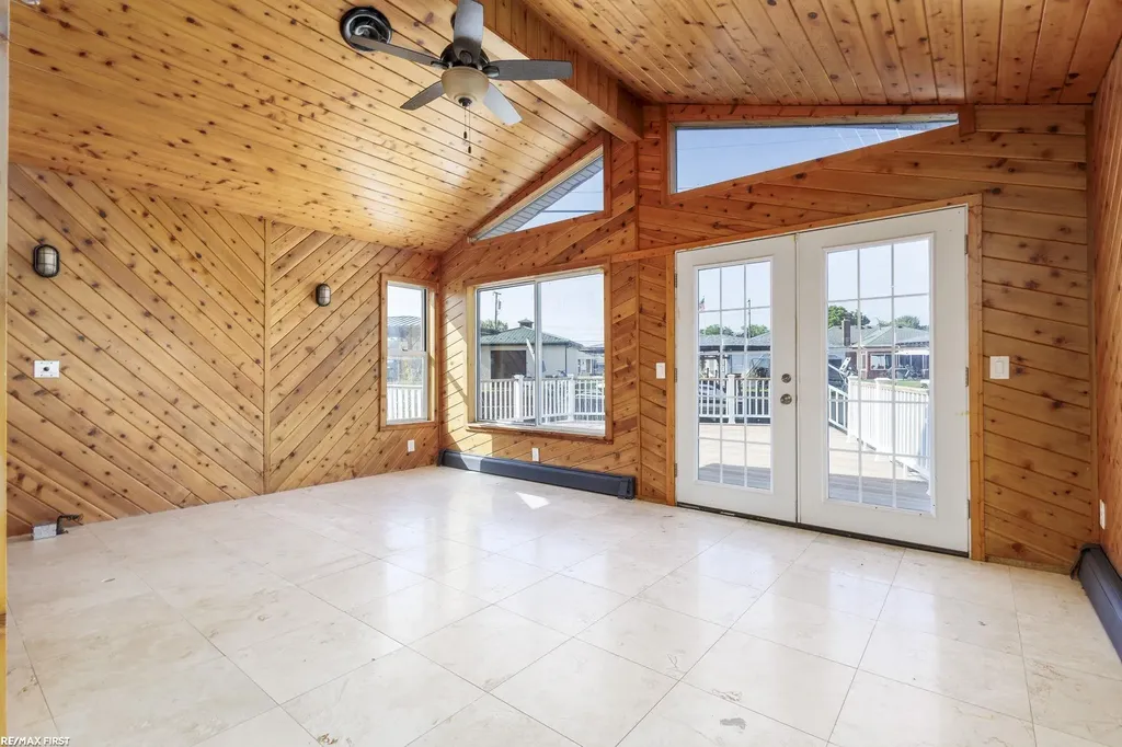 22770 Worthington Ct Court St. Clair Shores City MI 48081