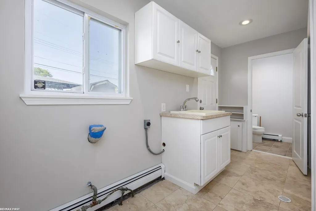 22770 Worthington Ct Court St. Clair Shores City MI 48081
