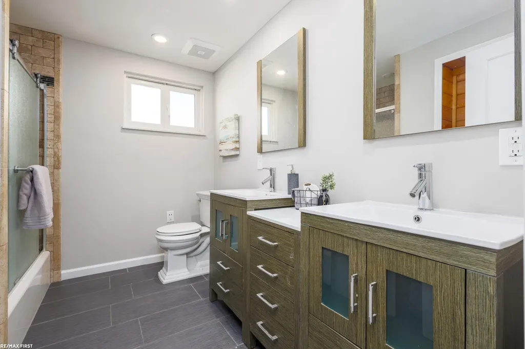 22770 Worthington Ct Court St. Clair Shores City MI 48081