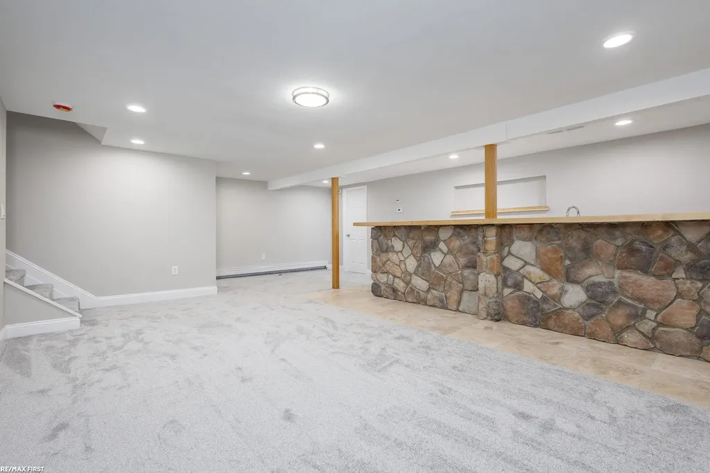 22770 Worthington Ct Court St. Clair Shores City MI 48081
