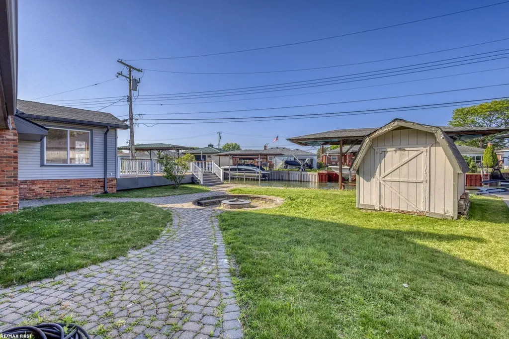 22770 Worthington Ct Court St. Clair Shores City MI 48081