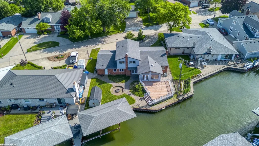 22770 Worthington Ct Court St. Clair Shores City MI 48081