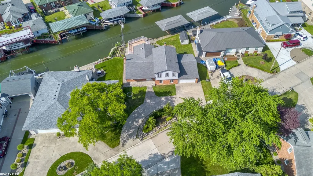 22770 Worthington Ct Court St. Clair Shores City MI 48081