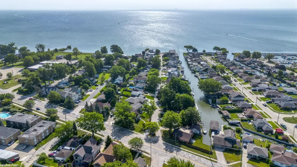 22770 Worthington Ct Court St. Clair Shores City MI 48081