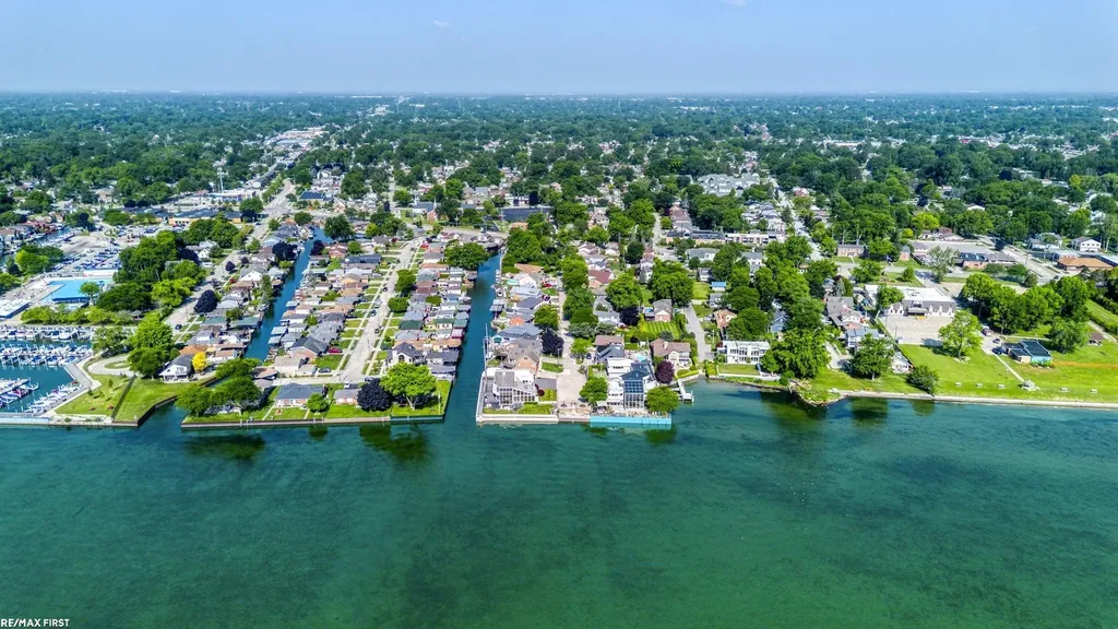 22770 Worthington Ct Court St. Clair Shores City MI 48081