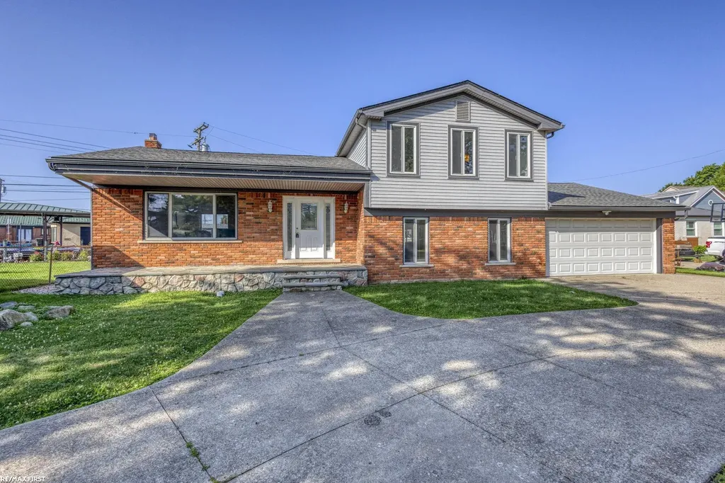22770 Worthington Ct Court St. Clair Shores City MI 48081