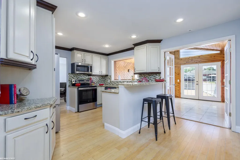 22770 Worthington Ct Court St. Clair Shores City MI 48081
