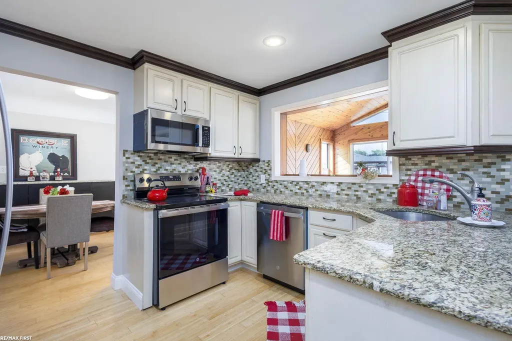 22770 Worthington Ct Court St. Clair Shores City MI 48081