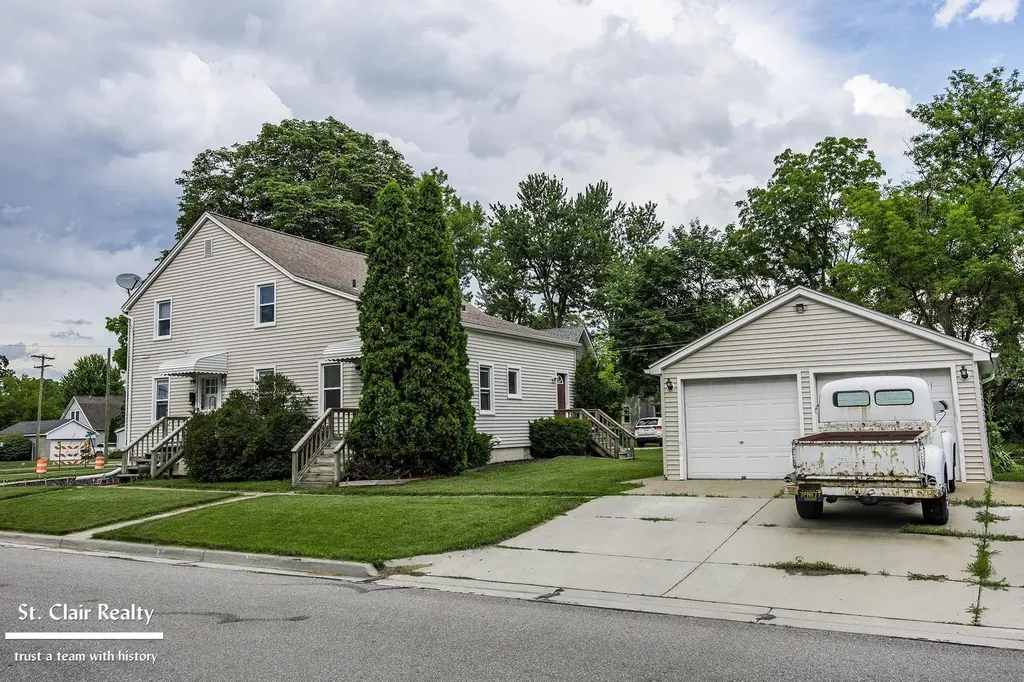 1017 Clinton Avenue St. Clair City MI 48079