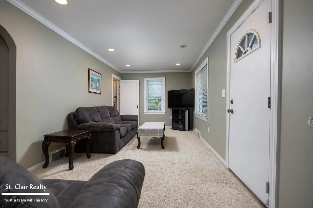 1017 Clinton Avenue St. Clair City MI 48079