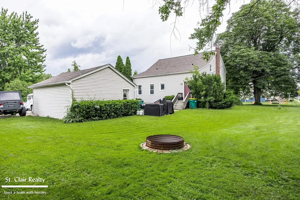 1017 Clinton Avenue St. Clair City MI 48079