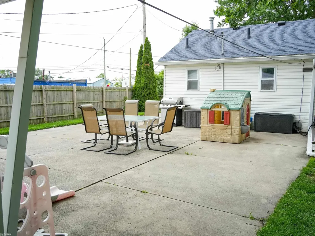 32159 Riverpoint Street Chesterfield Township MI 48047